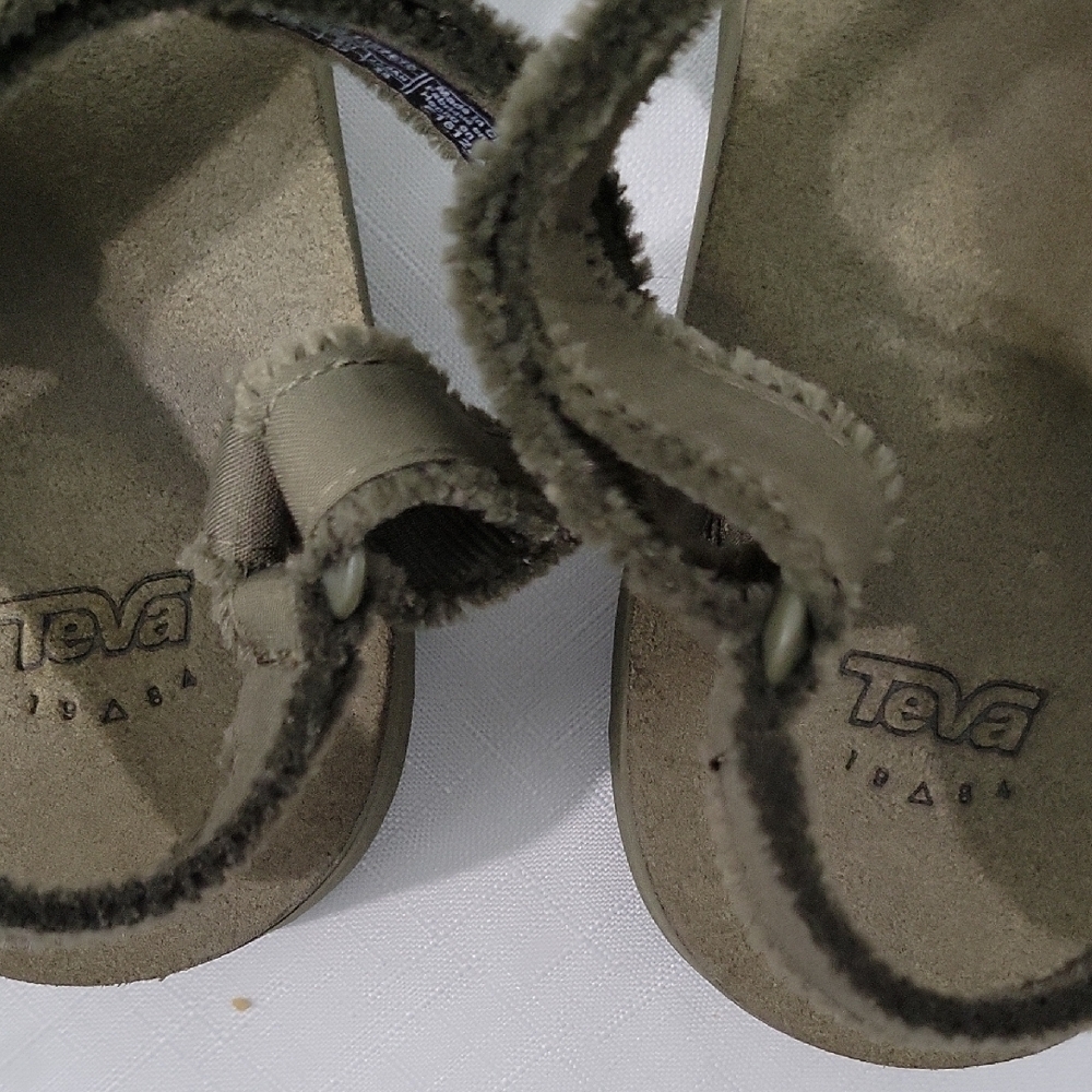 Teva Unisex Green Olive Color Sandals Size 11 - Picture 13 of 15